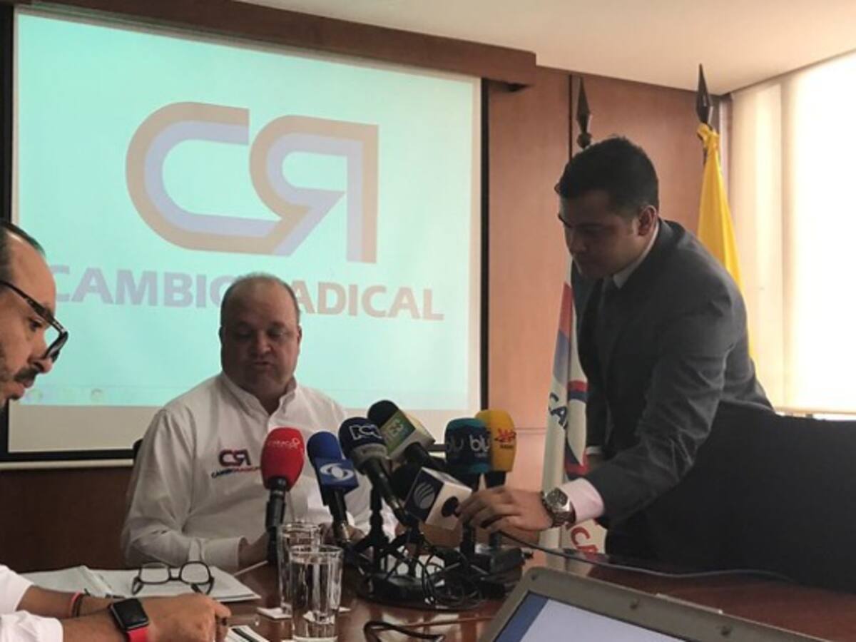 Candidatos de la Misión Carismática Internacional se inscriben en Cambio Radical