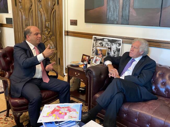 Defensor del Pueblo, Carlos Camargo, se reunió con Luis Almagro, Secretario General de la OEA. Twitter @DefensoriaCol
