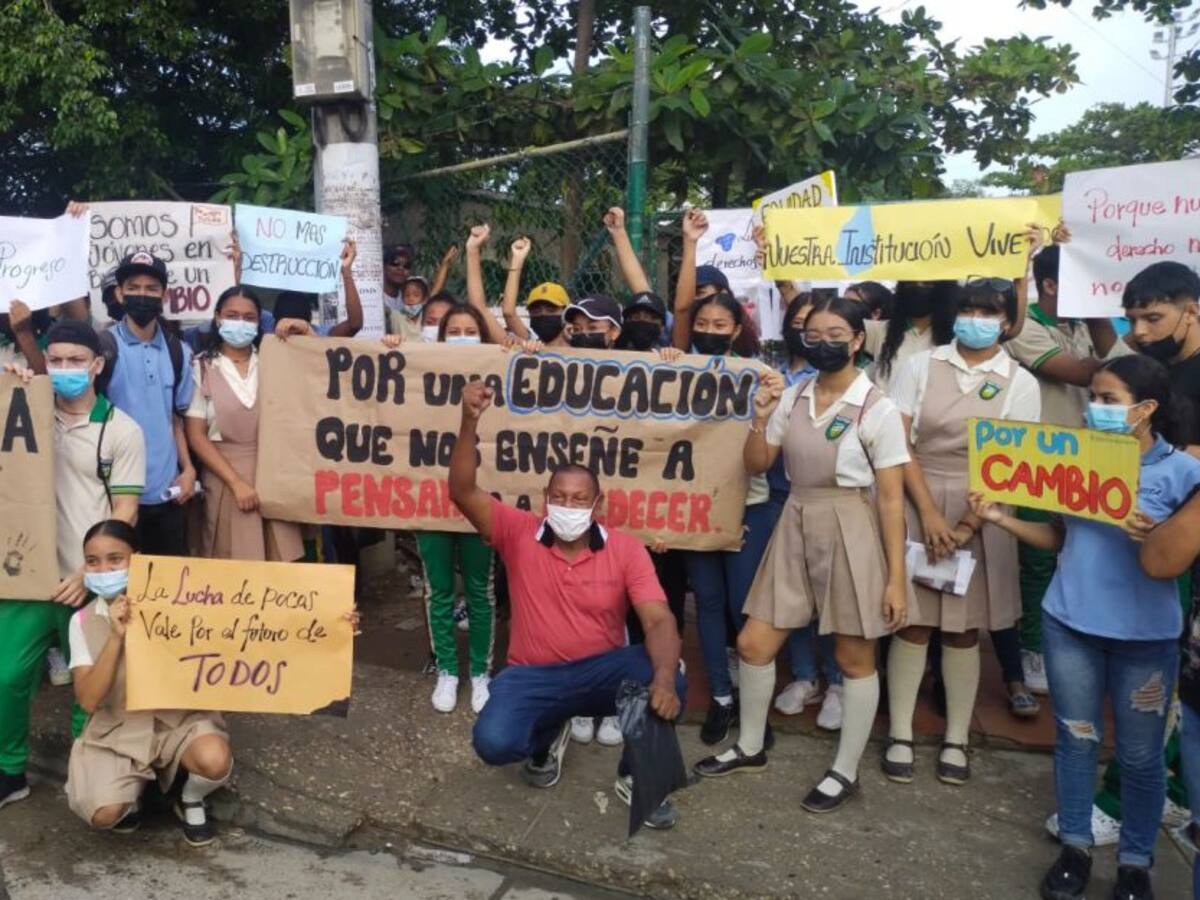 "Aquí se ha perdido comida del PAE": padres de I.E. Bertha Gedeón