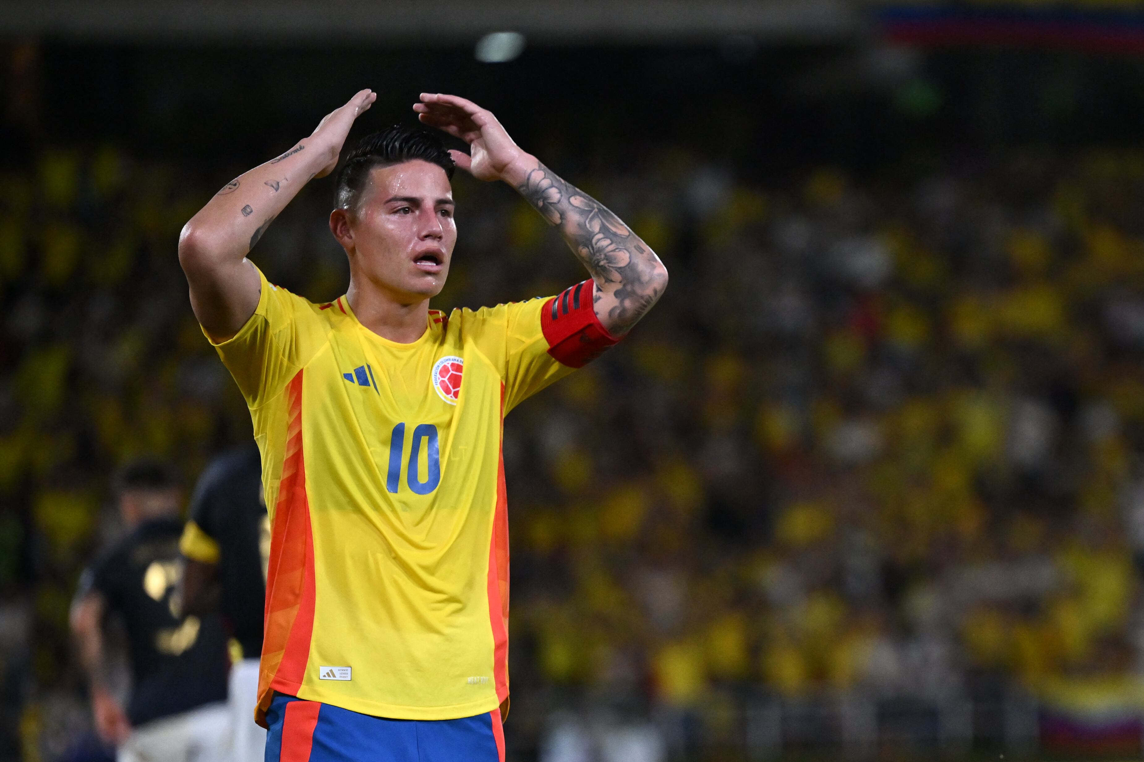James Rodríguez se lamenta tras una acción desperdiciada. (Photo by RAUL ARBOLEDA/AFP via Getty Images)