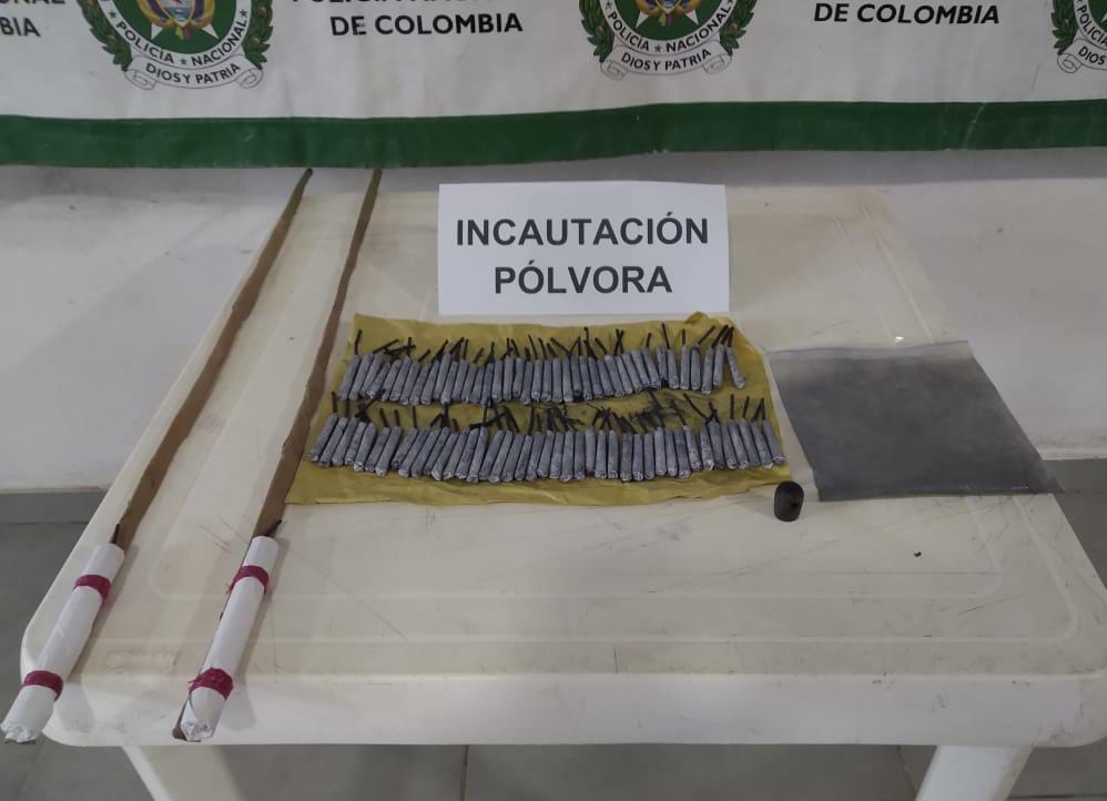 Oker delata a vendedor ambulante en Arjona que tenía encaletado 5 kilos de pólvora