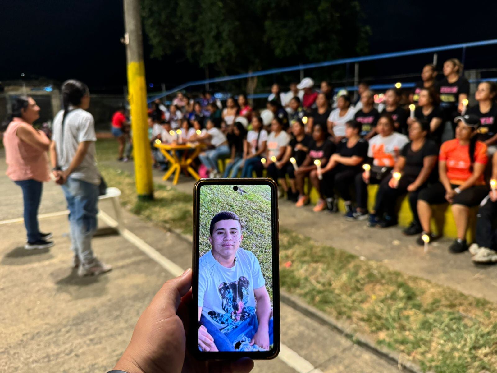 En Cali, despiden con velatón al joven que junto a su amigo fueron asesinados en el Cauca - Foto especial para Caracol Radio