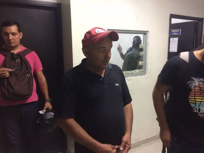 Gilberto Luna Parra en el momento en el que era capturado. Policía Metropolitana de Santa Marta