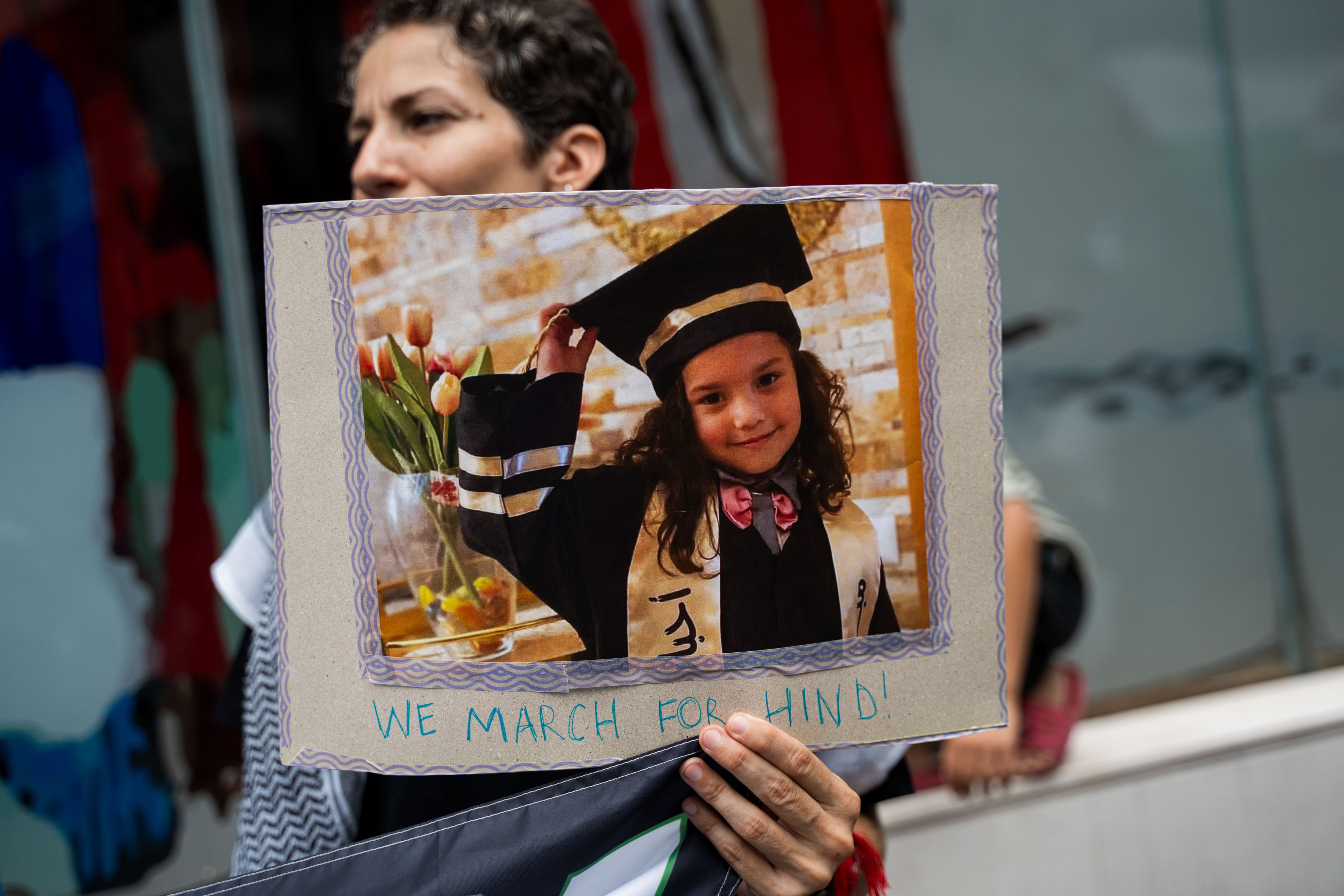El ejército israelí admitió que disparó en numerosas ocasiones contra un vehículo civil en ciudad de Gaza, asesinando a Hind Rajab, de 5 años.
(Foto:    Ploy Phutpheng/SOPA Images/LightRocket via Getty Images)