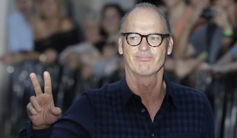 En esta foto del 15 de septiembre del 2016, el actor Michael Keaton posa al llegar al estreno mundial de la película "The Beatles, Eight Days a Week" en Londres. 
