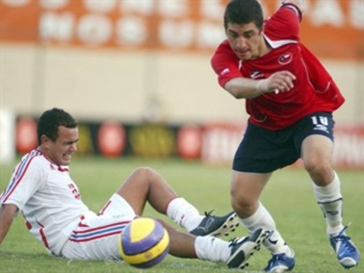 El chileno Carmona se une a Vidal y pide perdón por indisciplina en selección