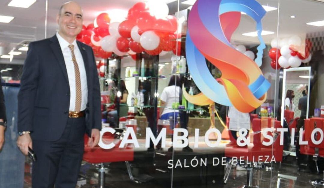 “Quienes deseen ir a un salón de belleza muy bonito, muy bien adecuado, con la seguridad de un campus universitario pueden hacerlo aquí en la USC”, precisó Carlos Andrés Pérez, rector de la Universidad Santiago de Cali.