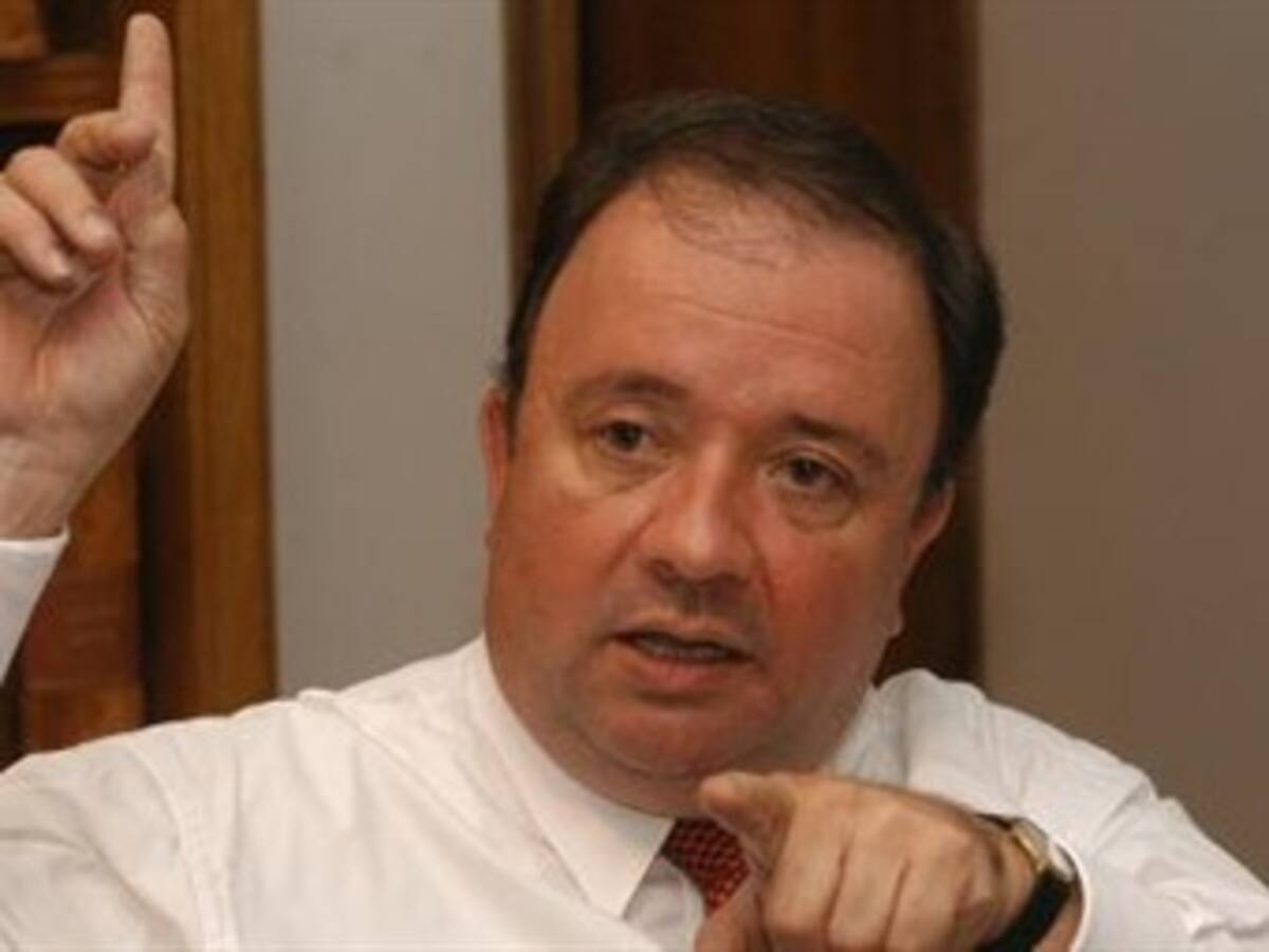 Hay que preguntar si el vicepresidente es llanta de repuesto o freno de mano: Luis Carlos Villegas