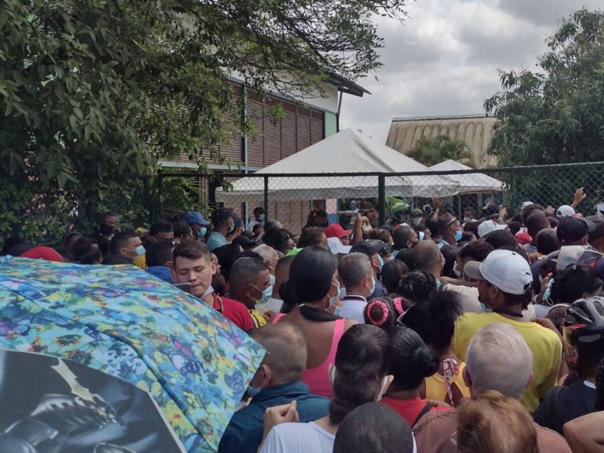 Retrasos para abrir puesto de votación en Las Palmeras