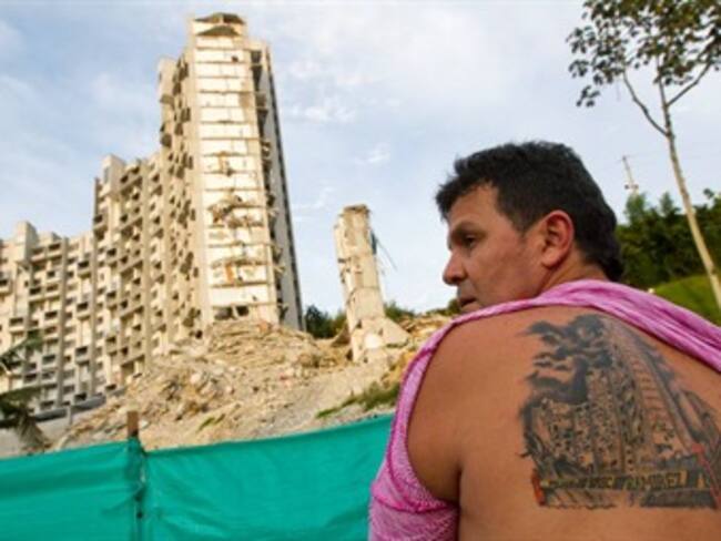 Ingeniero rescatista se hizo un tatuaje del Space en la espalda