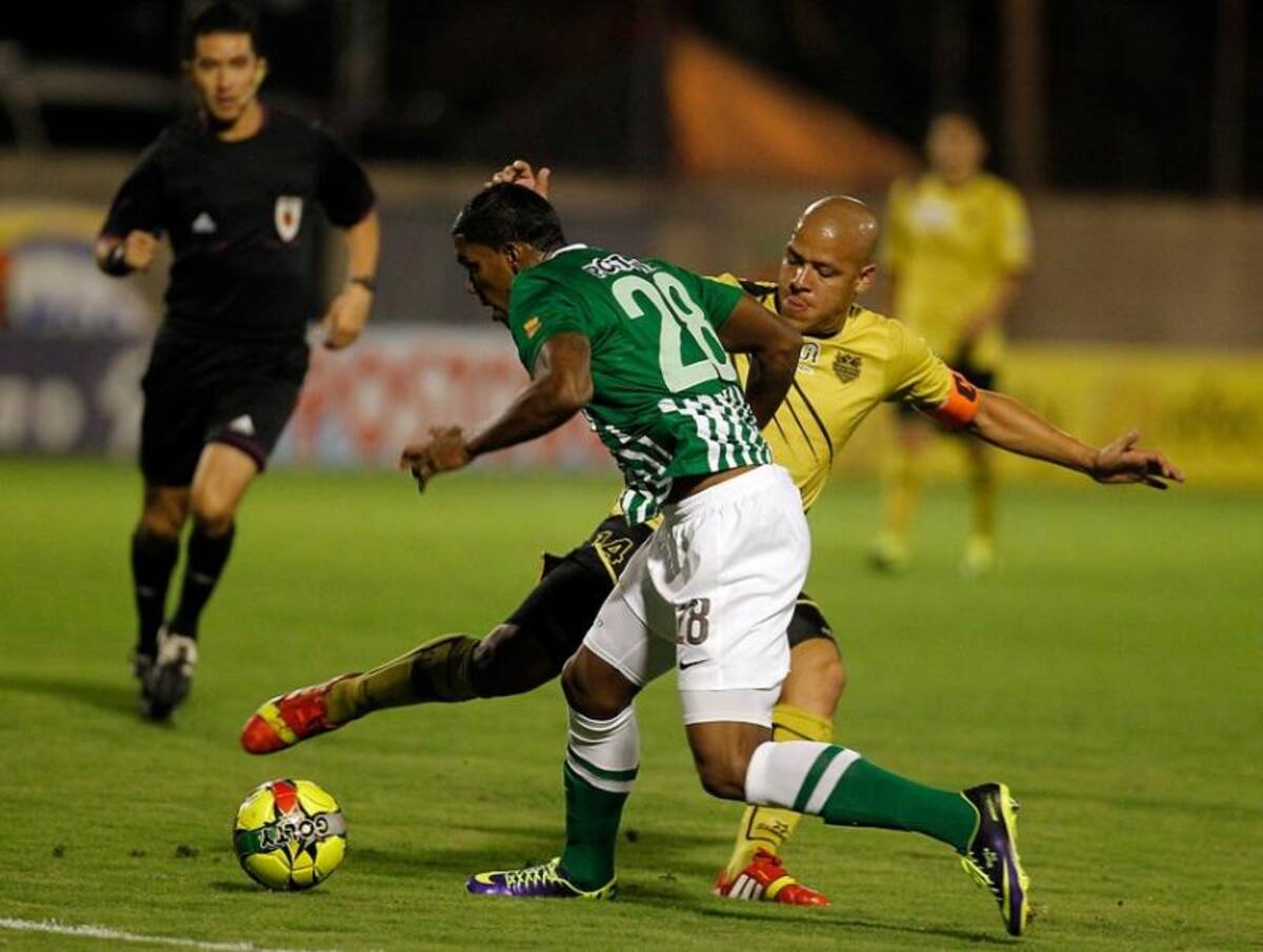 Por idéntico marcador de 3-2, tanto tiburones como verdolagas se impusieron en la segunda fecha del cuadrangular semifinal de la Liga Postobon II. Junior lidera con 6 puntos, seguido por Nacional con 4, Santa Fe e Itagüí, sin unidades.