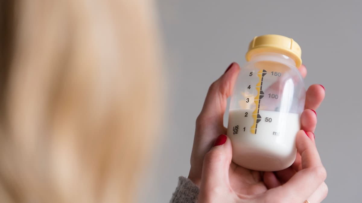 Empresa israelí producirá leche materna cultivada a base de células