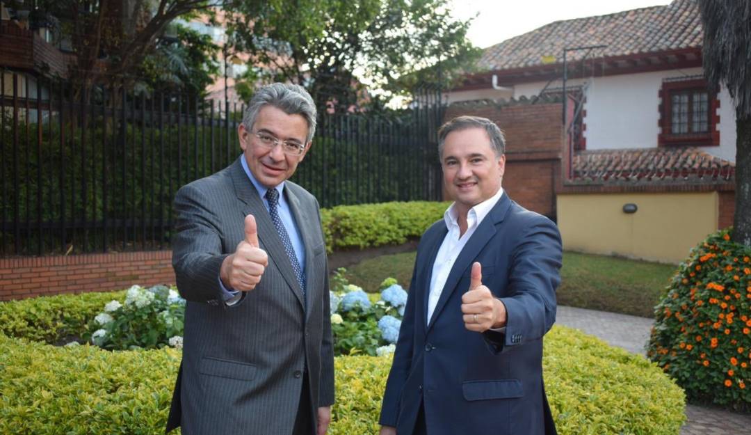 El sobrino del estadista, Álvaro Gómez Hurtado, se inscribió junto a su fórmula vicepresidencial Carlos Cuartas por Salvación Nacional.