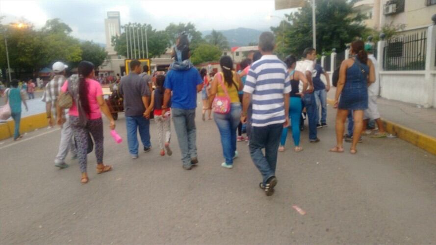 Venezolanos colapsan consulados en la frontera ante alta demanda de solicitudes. Foto: La W/ Audrey Karina Carrillo