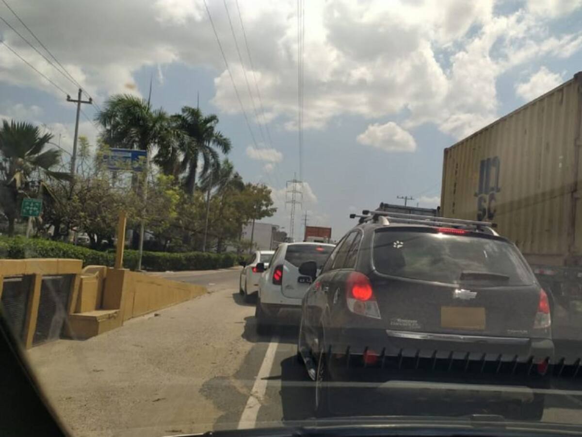 Camioneros tienen de ruana a Cartagena y el distrito callado: conductores