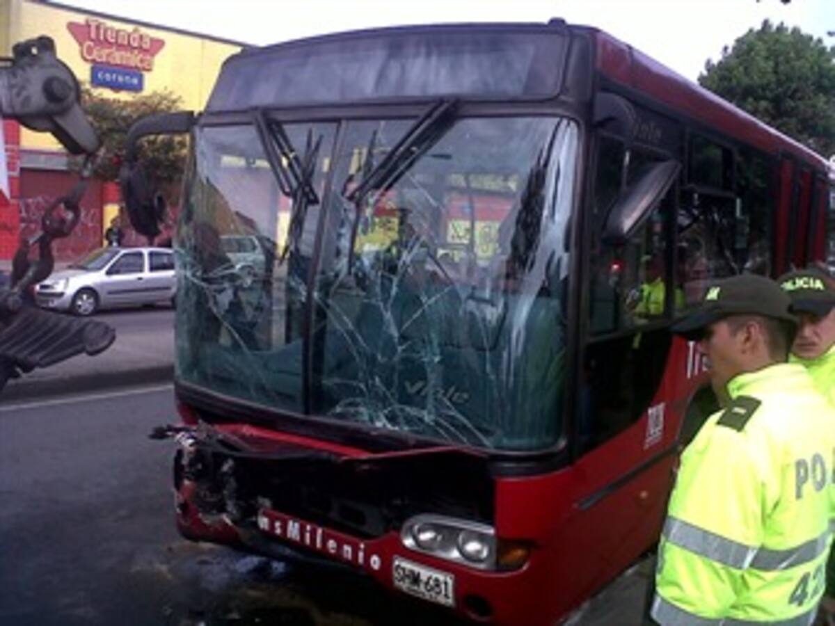 Resumen 9:00 am: Ya son 40 heridos los que deja choque de articulado en Bogotá
