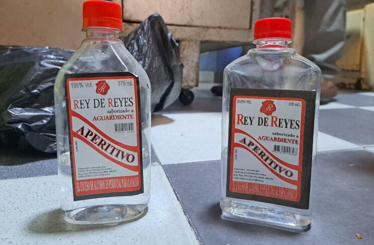 Licor adulterado con metanol 'Rey de Reyes. Foto: Secretaría de Salud de Bogotá