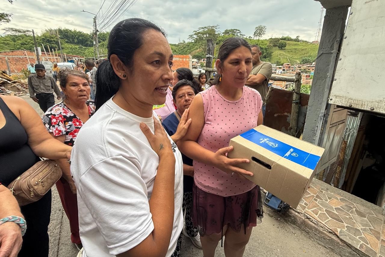 Damnificados favorecidos por ayudas humanitarias. Foto: Fundación Angelitos de Luz.
