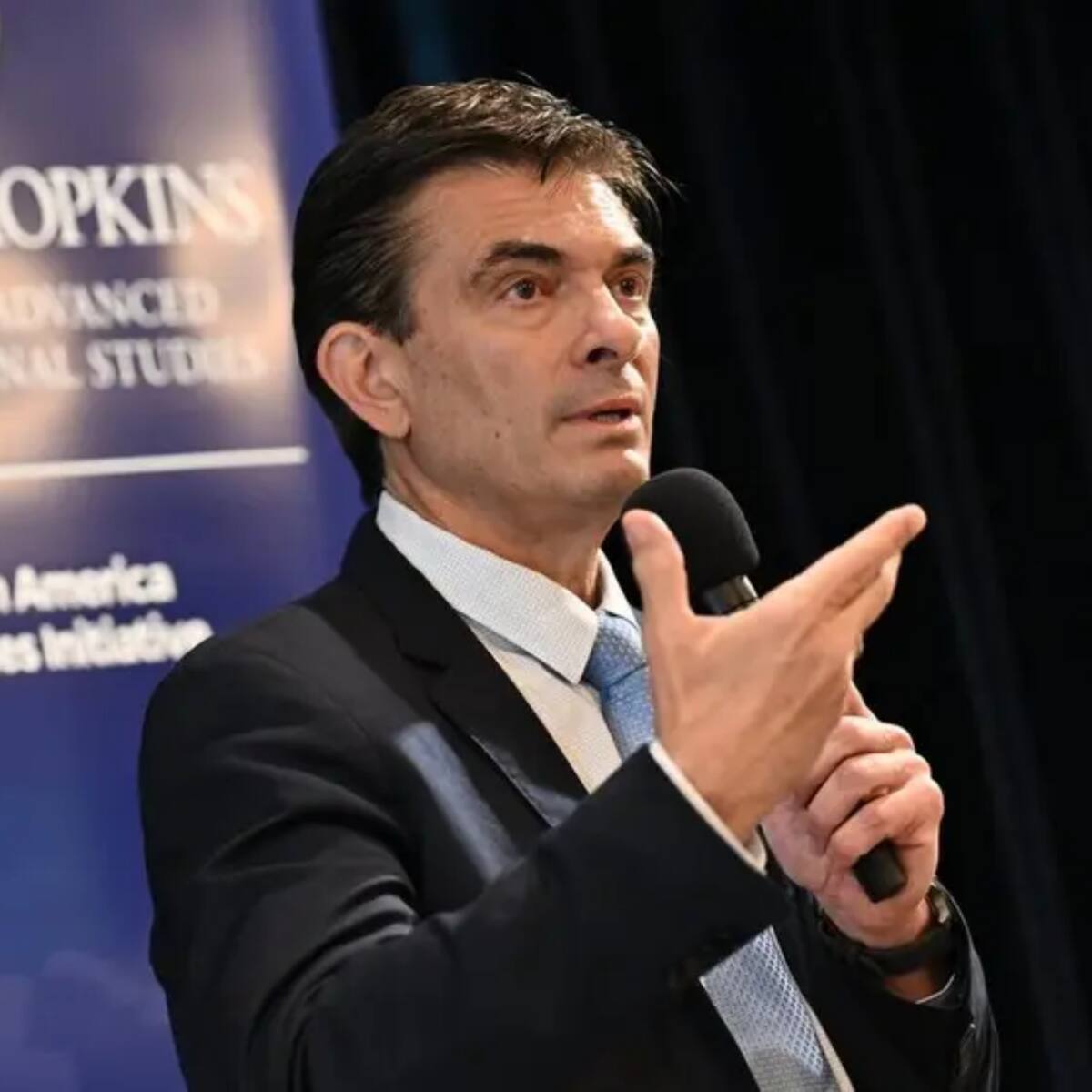 Transportistas bolivianos exigen compensaciones por presuntos daños por gasolina de mala calidad