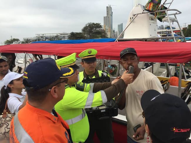 Con pruebas de alcoholemia realizan controles a pilotos de embarcaciones en Cartagena
