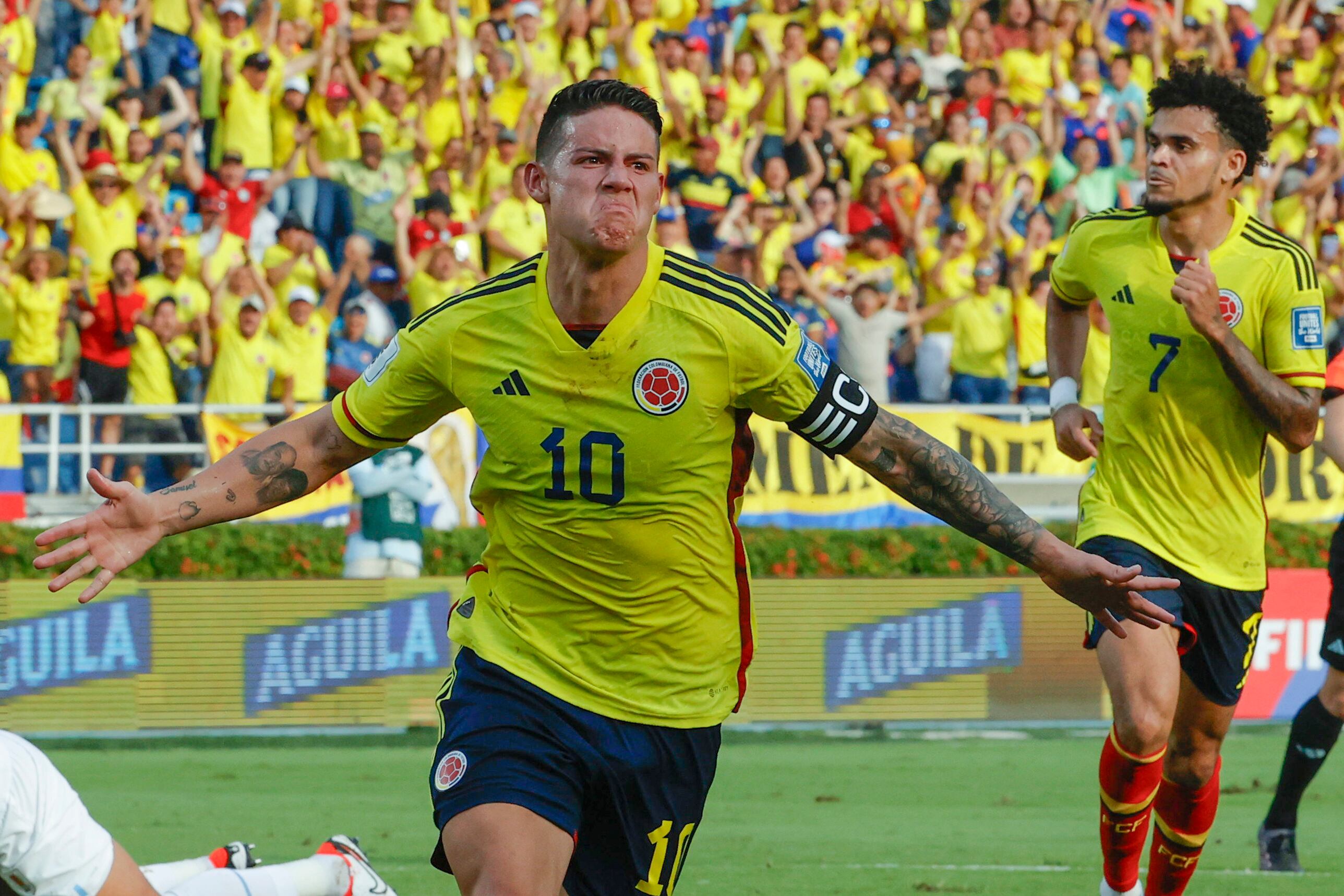 James Rodríguez de Colombia celebra su gol, en un partido de las Eliminatorias Sudamericanas para la Copa Mundial de Fútbol 2026 entre Colombia y Uruguay en el estadio Metropolitano en Barranquilla (Colombia). EFE/ Mauricio Dueñas Castañeda