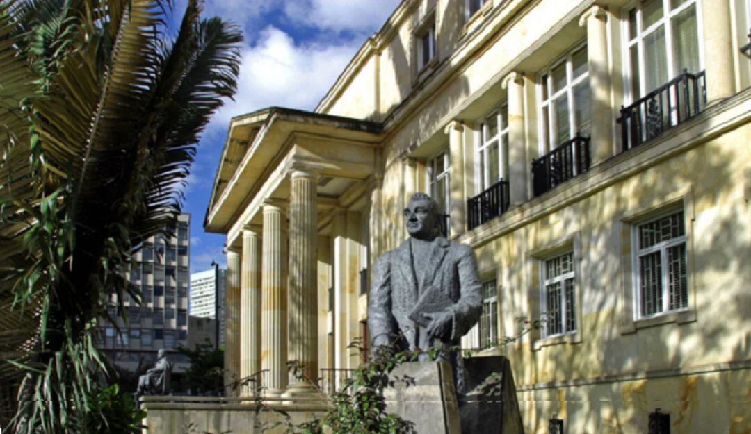 Exteriores de la academia