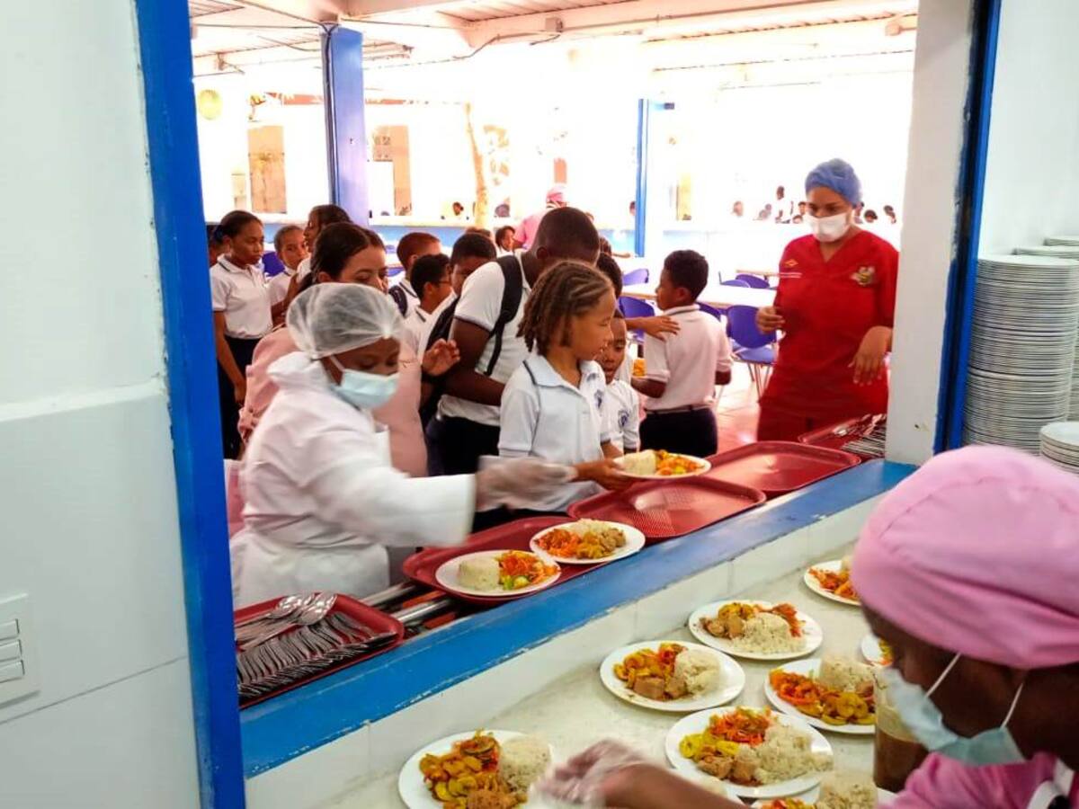 Secretaría de Educación garantiza alimentación de más de 5.800 estudiantes en Cartagena