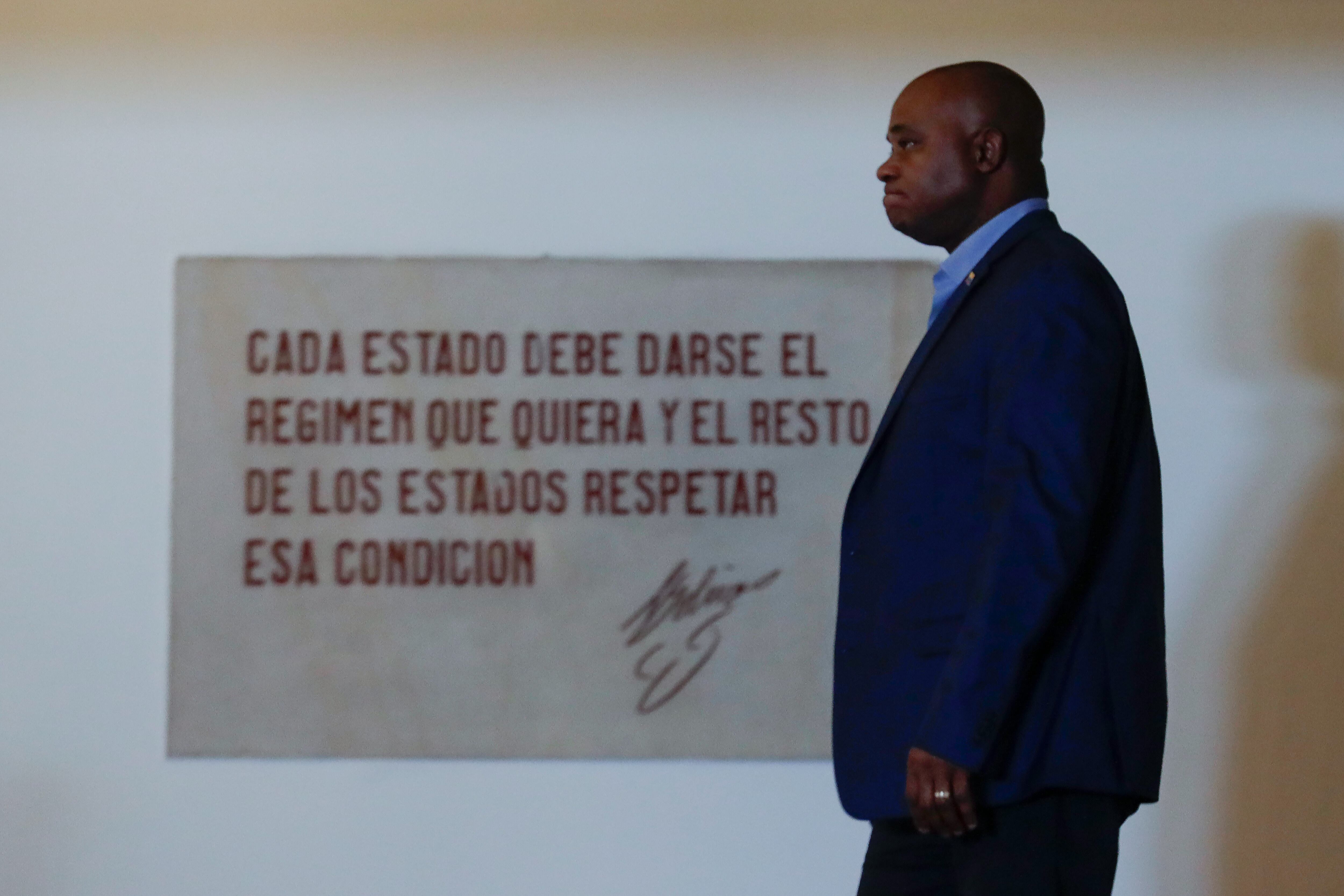 El excanciller Luis Gilberto Murillo confirma su candidatura presidencial. Foto: Cancillería