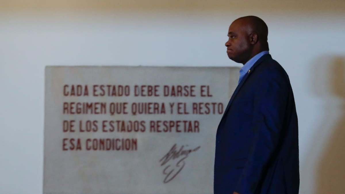 Murillo anuncia candidatura presidencial y dice que será independiente: “sin etiquetas ni herencias”