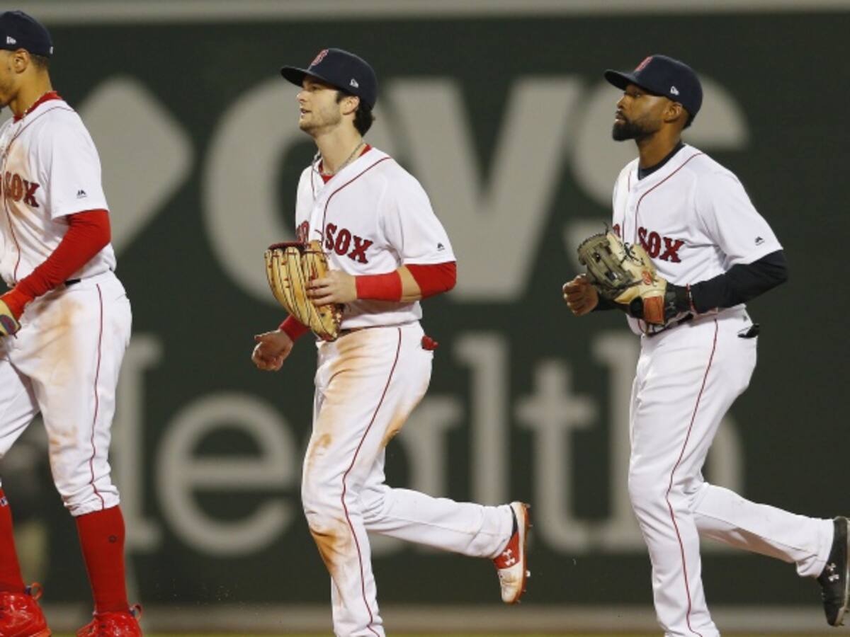 Medias Rojas muestran su poder ofensivo y dominan a Dodgers