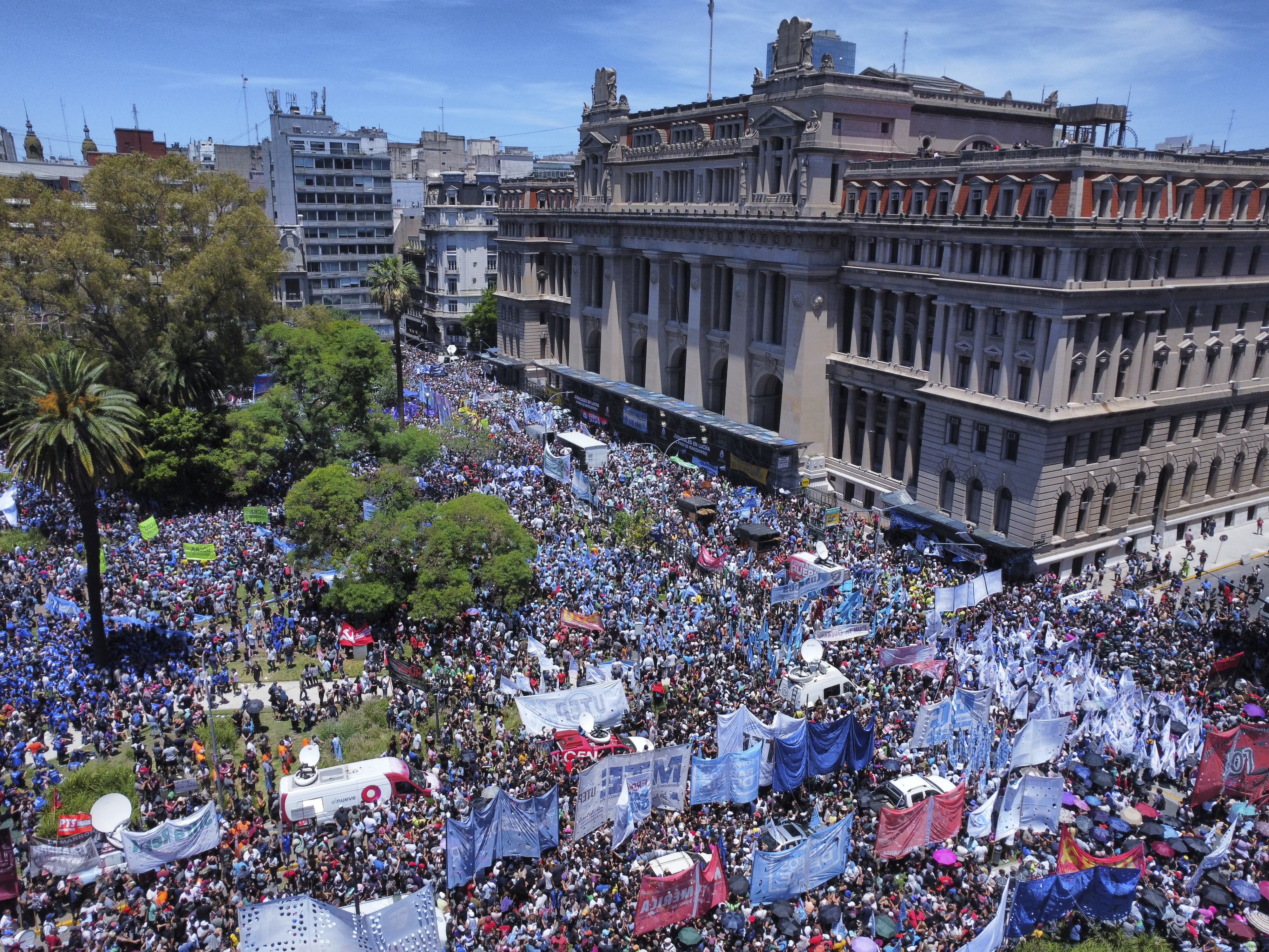 BUENOS AIRES, ARGENTINA - DECEMBER 27: An aerial view of demonstrators against the Milei's Decree of Necessity and Urgency (DNU) in Buenos Aires, Argentina on December 27, 2023. The General Confederation of Labor, an organization that brings together the most significant unions in Argentina, is carrying out an unprecedented mobilization to the Argentine courts. Their objective is to file a legal petition seeking the annulment of the new labor law promoted by President Milei. (Photo by Luciano Gonzalez/Anadolu via Getty Images)