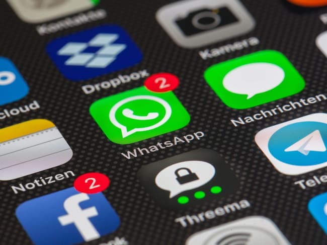 Encontró fotos de otras mujeres en el celular de su novio y se vengó