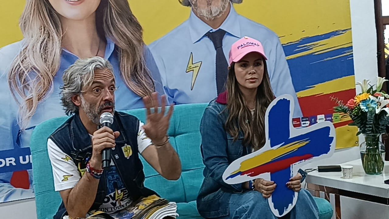 El candidato a la vicepresidencia Juan Daniel Oviedo, y fórmula de la candidata presidencial, Paloma Valencia, estuvo en Tunja acompañado por la recién electa senadora boyacense, Zandra Bernal / Foto: Caracol Radio.