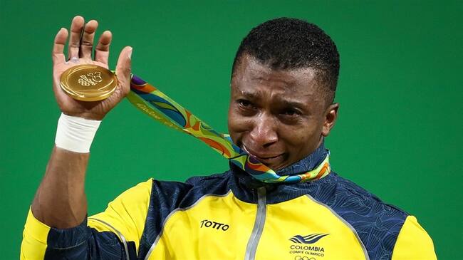 El colombiano Óscar Figueroa, quien se llevó el oro en levantamiento de pesas en los Juegos Olímpicos 2016. Foto: Colprensa