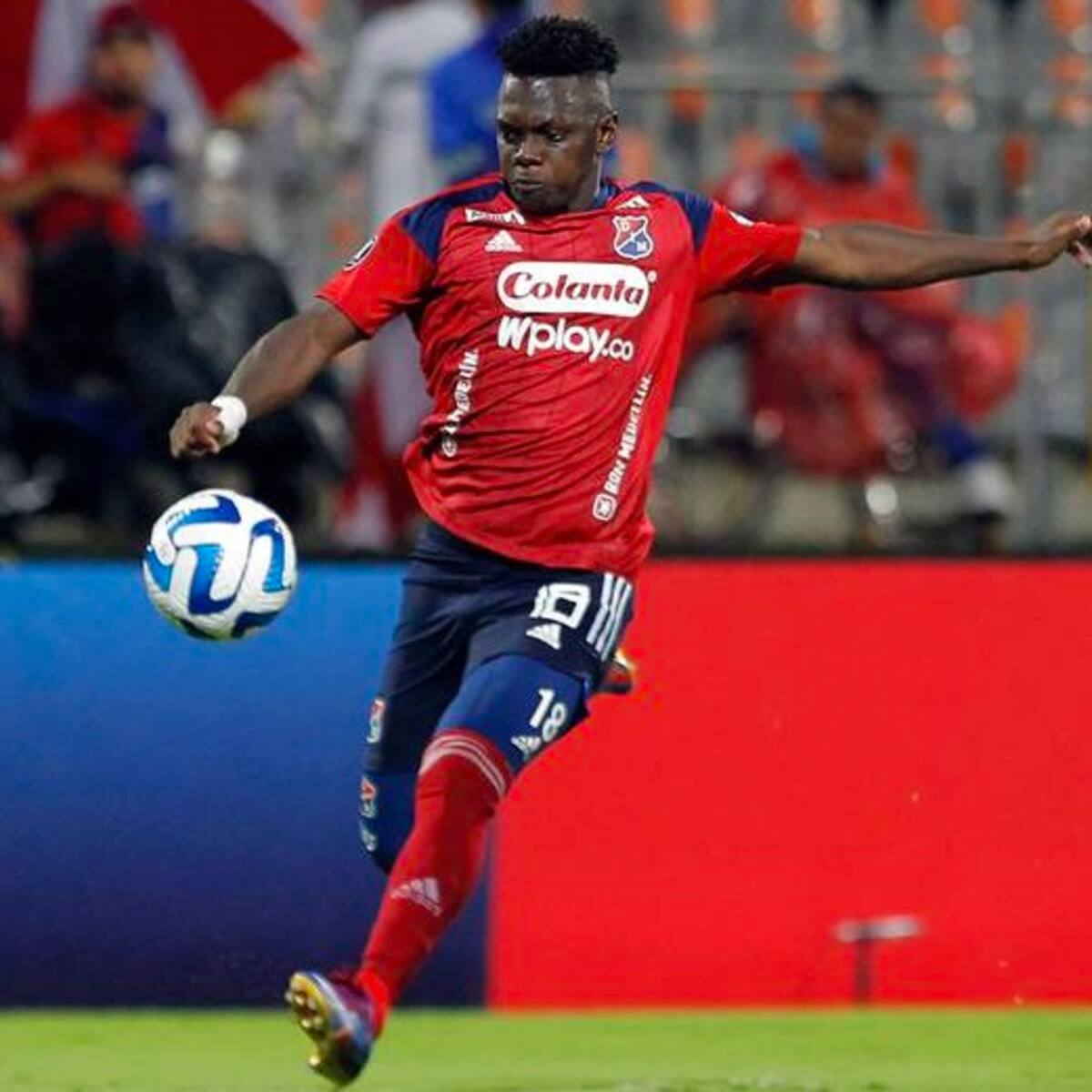 Edwuin Cetré dejaría Medellín y llegaría a histórico de Argentina