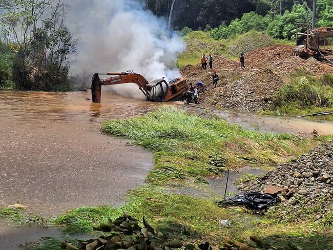 Maquinaria de minería ilegal destruida en Nariño. Cortesía: Fuerzas Militares.