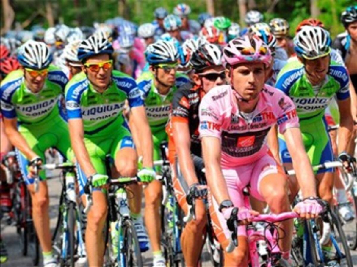 Los colombianos mantienen sus posiciones en etapa de transición del Giro de Italia