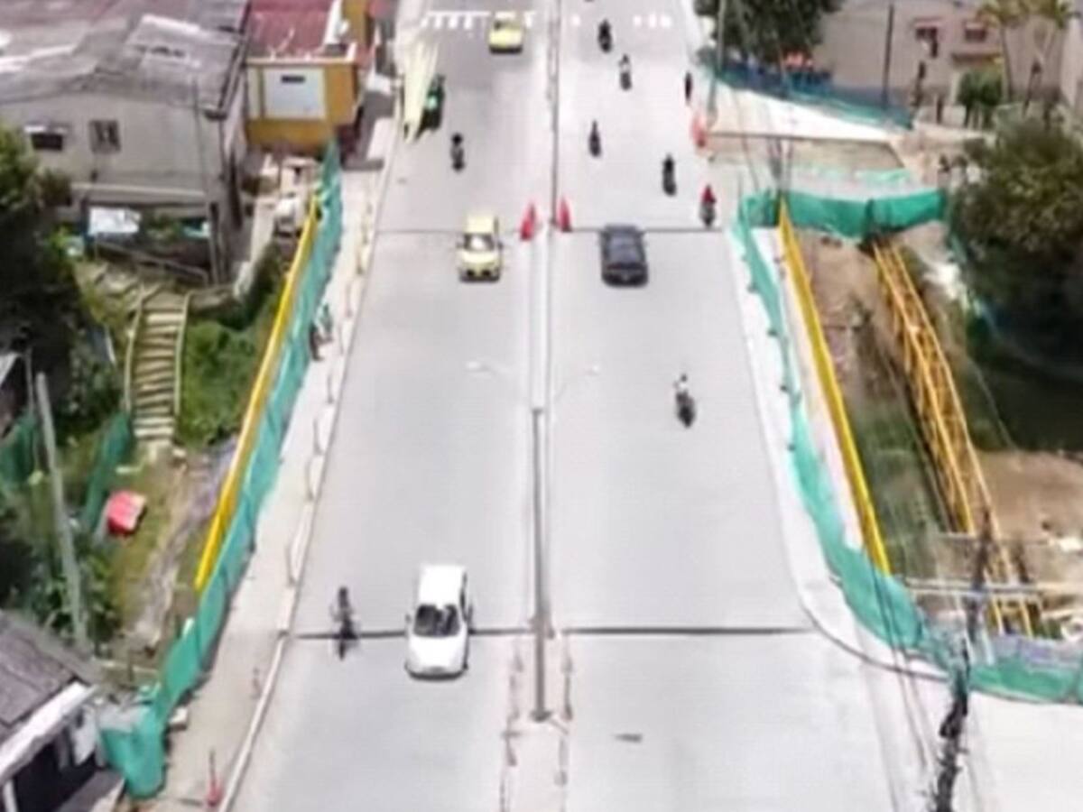 Nada que terminan las obras del puente Los Quindos en Armenia