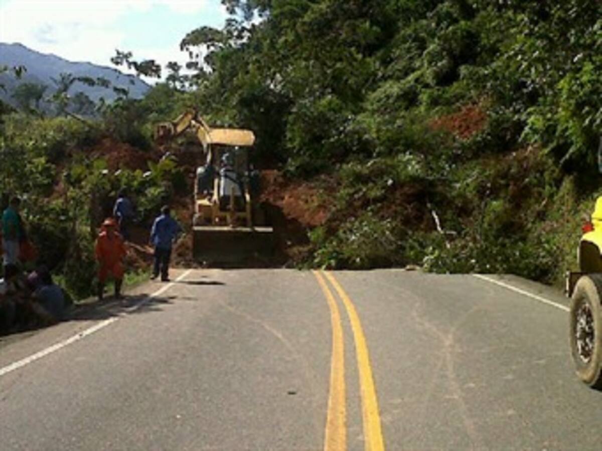Habilitan un carril en la vía Medellín – Bogotá