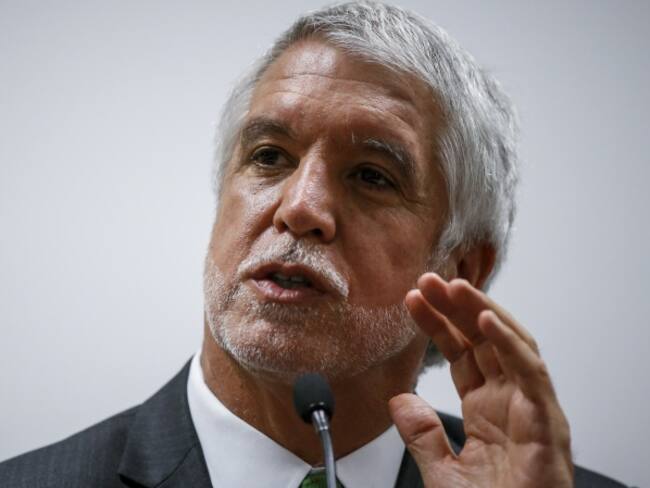 Peñalosa reitera que el metro elevado de Bogotá comenzará a rodar en 2020