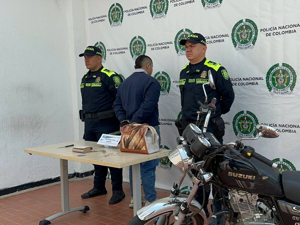 Capturan a ‘motoladrón’ que le robó $22 millones a dos mujeres en Floridablanca