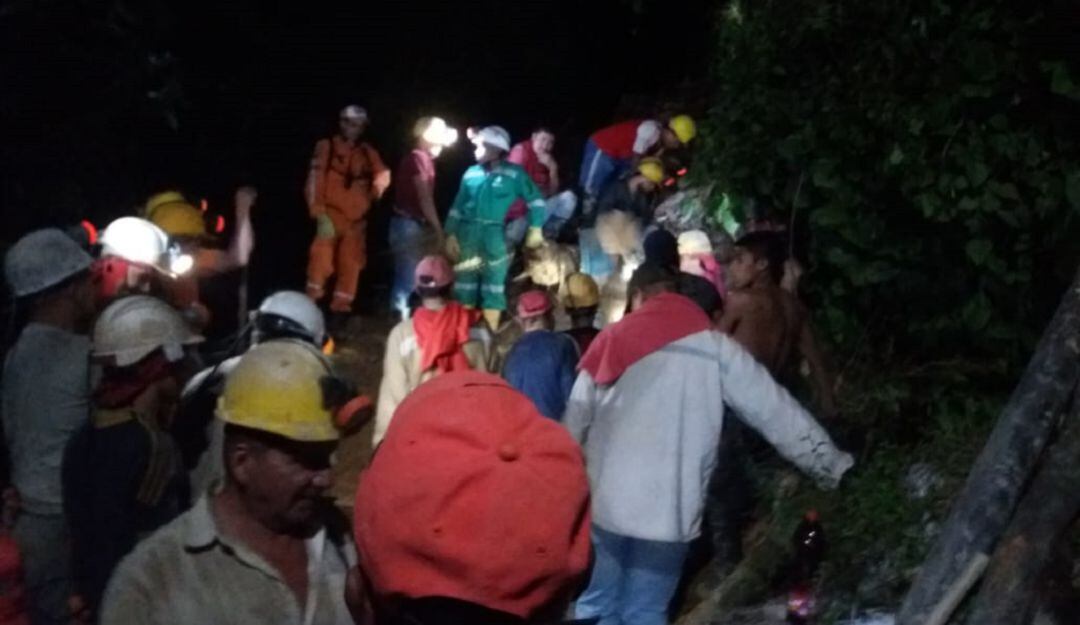 Rescate de mineros atrapados por un deslizamiento de tierra