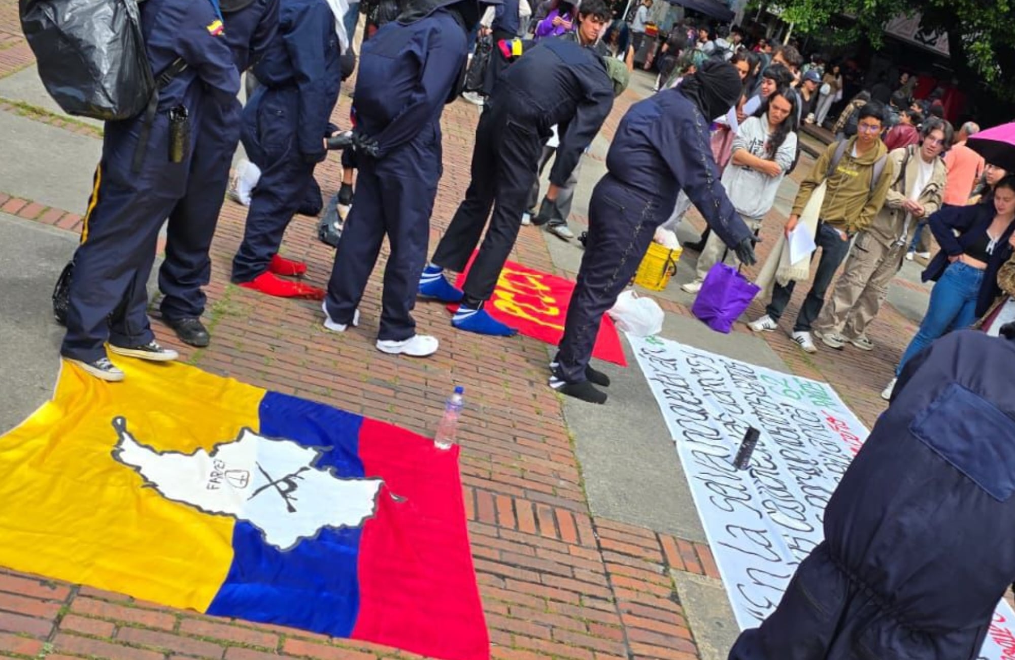 Encapuchados en la Universidad Nacional. Foto: Suministrada