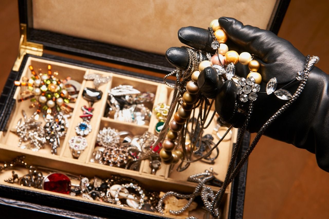 Robo de joyas, imagen de referencia. Foto: Getty Images (referencia)