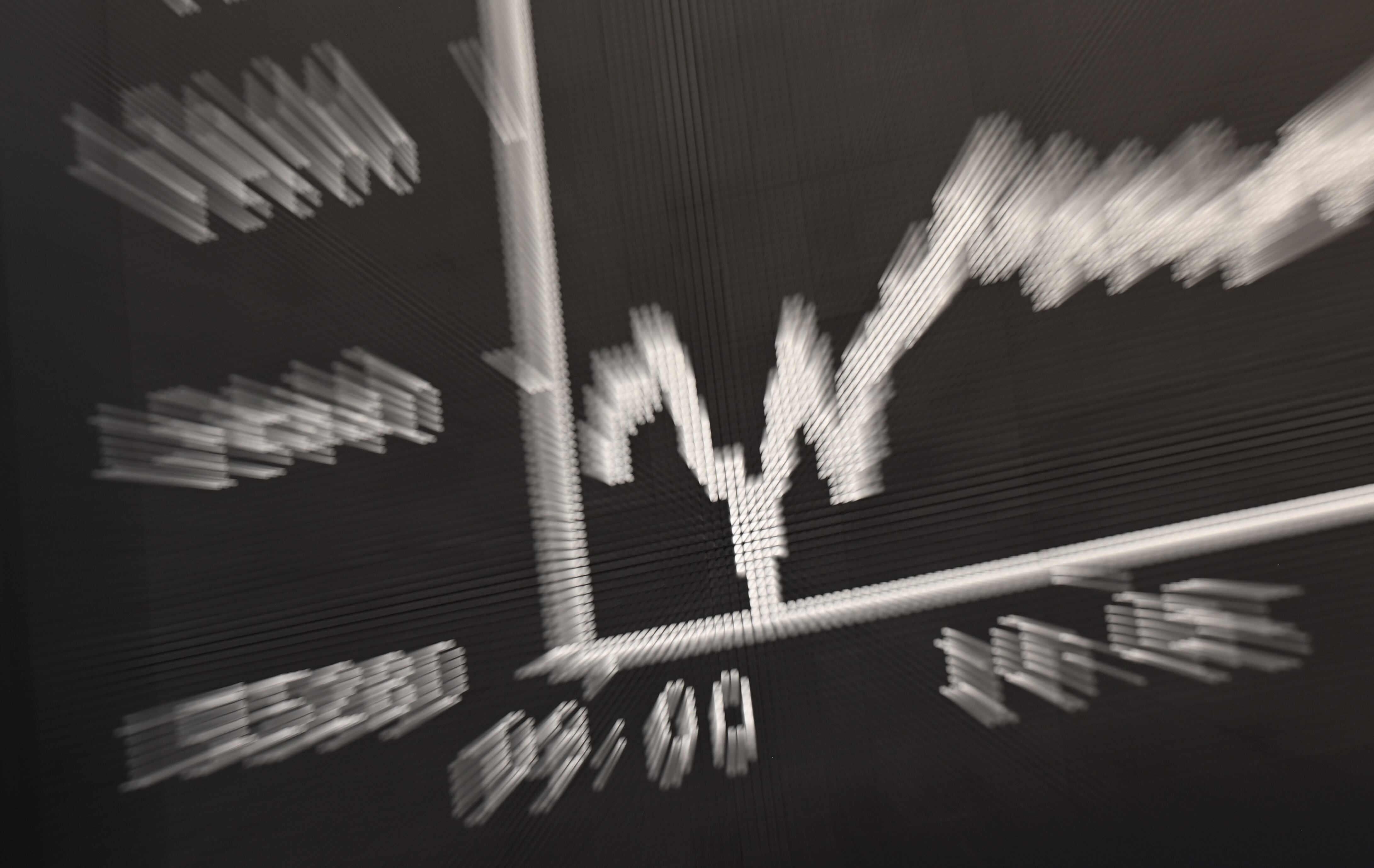 26 November 2021, Hessen, Frankfurt/Main: The display board with the Dax curve shows a price slide in the trading hall of the Frankfurt Stock Exchange (shot with zoom effect). Worries about a new coronavirus mutation in southern Africa have dealt a heavy blow to the German stock market. The Dax slipped below the 15,300 mark at times in early trading, landing at its lowest level since mid-October. Photo: Arne Dedert/dpa (Photo by Arne Dedert/picture alliance via Getty Images)