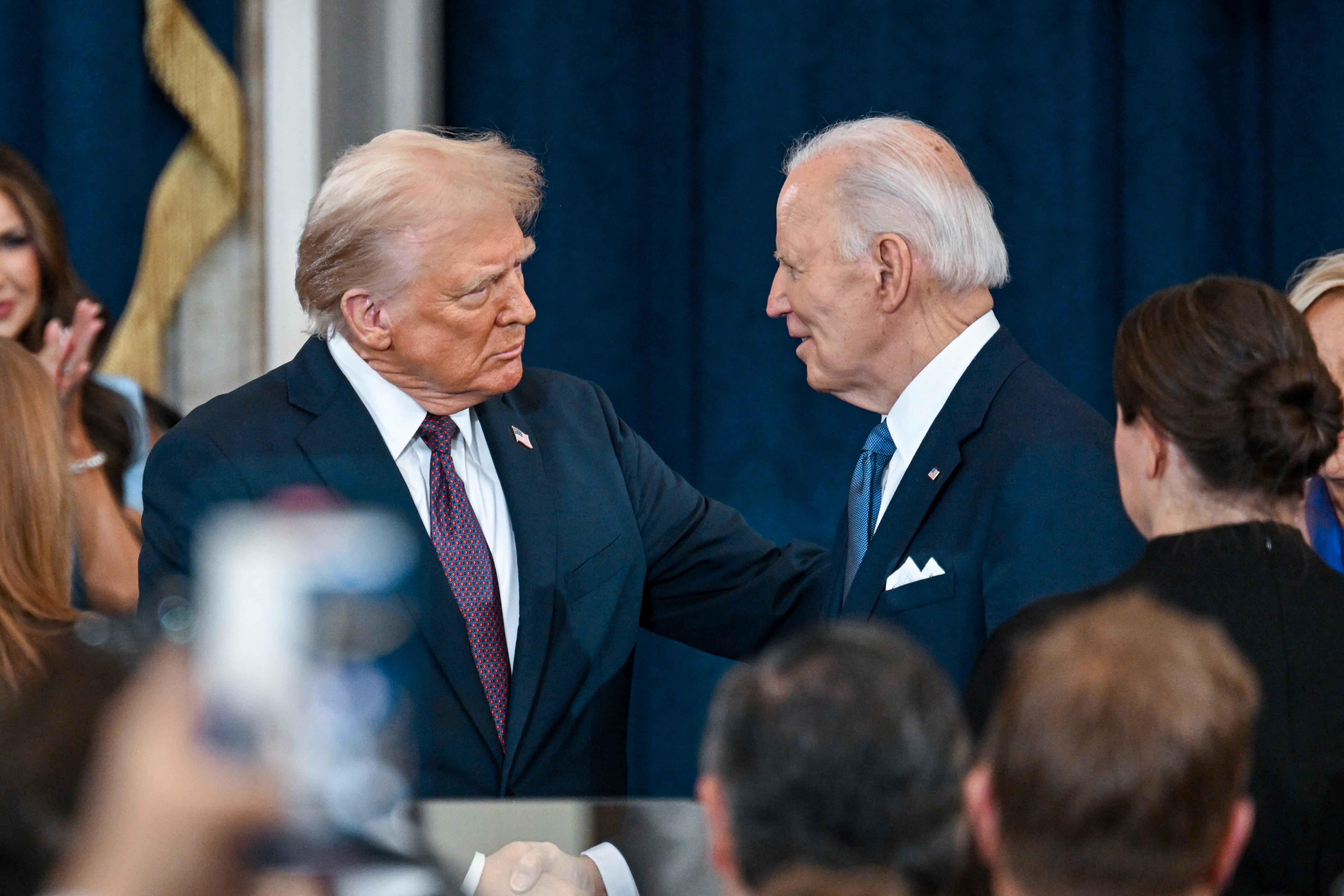 Washington (United States), 20/01/2025.- President-elect Donald J. Trump and US President Joe Biden attend inauguration of Donald Trump as the 47th president of the United States takes place inside the Capitol Rotunda of the U.S. Capitol building in Washington, D.C., USA, 20 January 2025. It is the 60th U.S. presidential inauguration and the second non-consecutive inauguration of Trump as U.S. president. (Estados Unidos) EFE/EPA/KENNY HOLSTON / POOL