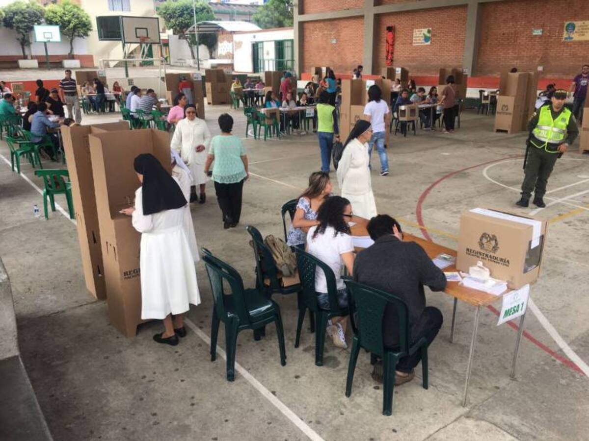 Rápido, sin contratiempos están votando los santandereanos