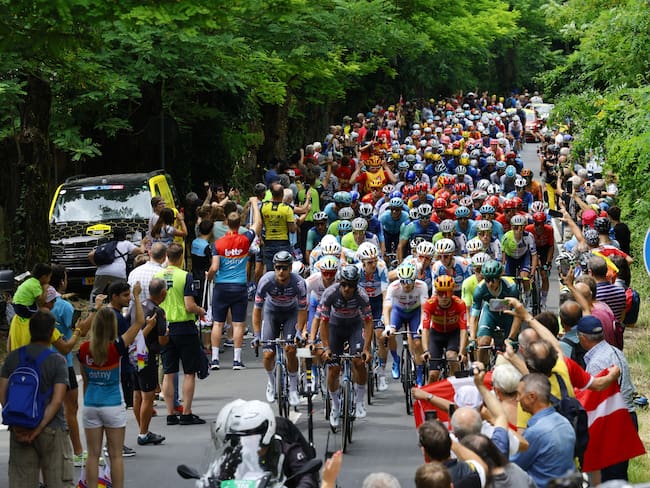 Piacenza (Italy), 01/07/2024.- Riders in action during the third stage of the 2024 Tour de France cycling race over 230km from Piacenza to Turin, Italy, 01 July 2024. (Ciclismo, Francia, Italia) EFE/EPA/KIM LUDBROOK