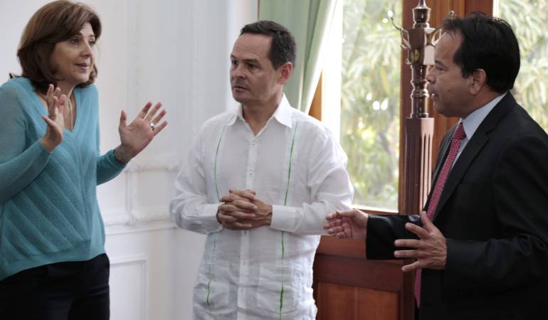 El paso de los vehículos de carga iniciara por el puente internacional Simón Bolívar.