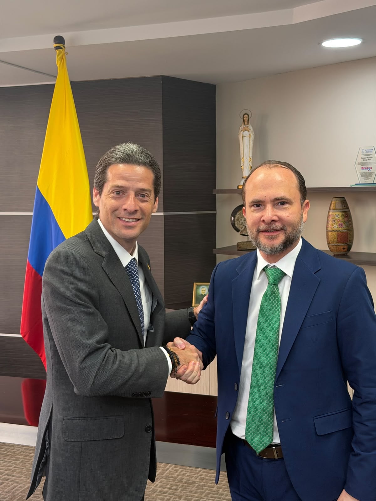 Manuel Fernández asume la presidencia de Bancóldex